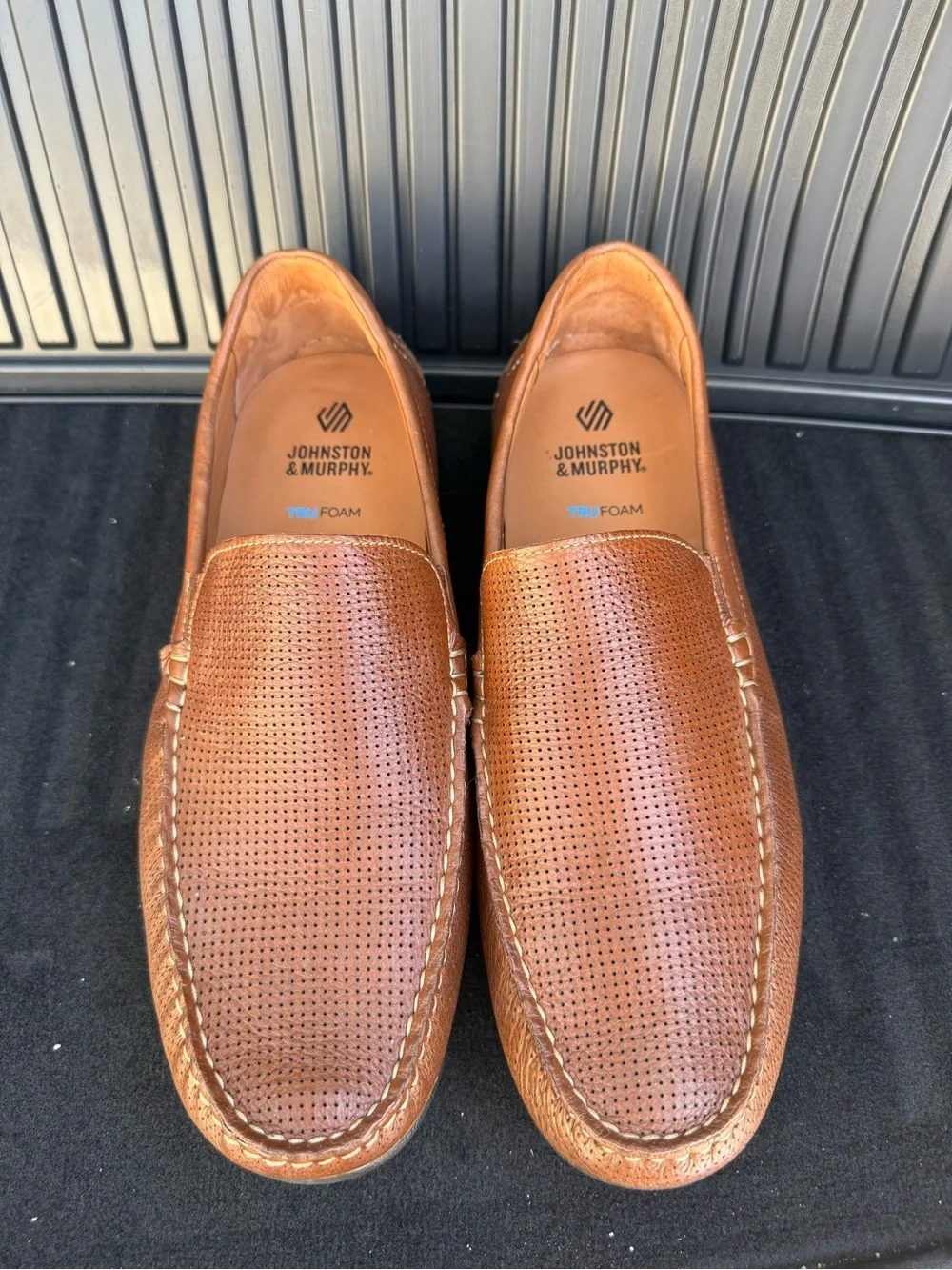 Like New Johnston & Murphy Men’s Tan Perforated Cory 2.0 Perfed Venetian Loafers